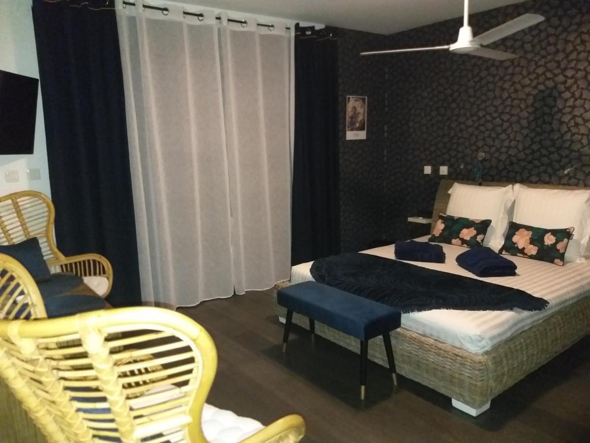 Suite Indigo Jacuzzi Prive Piscine Vue Mer Acces Cuisine Laverie Saint Pierre Eksteriør bilde